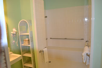 Guest Bath Room 3B